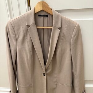 Tahari tan women's blazer size 6